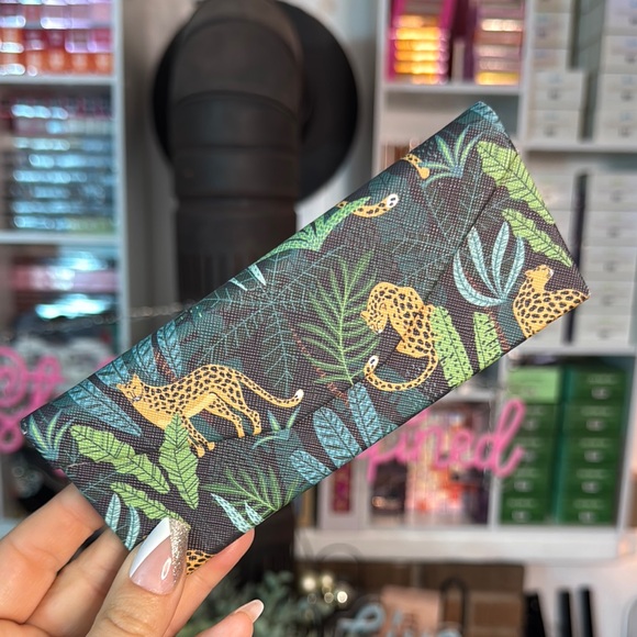 New Leopard Print Easy Store Glasses Case with Tropical Leaves - Picture 1 of 8